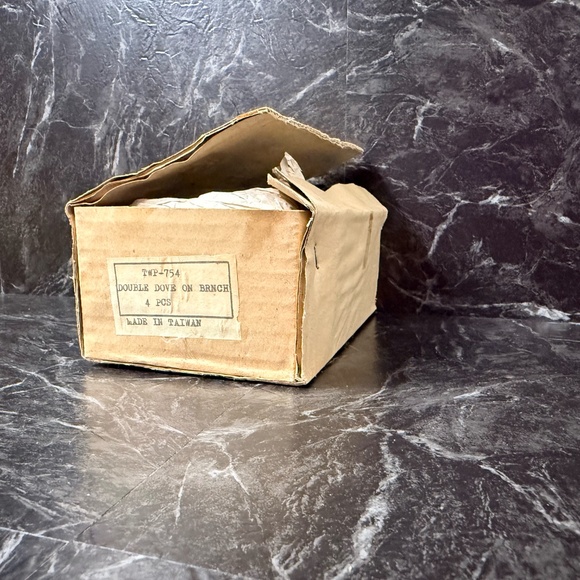 LEFTON Dove Figurines (Set of 4) - Picture 15 of 15